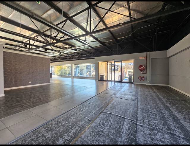 768M² SHOWROOM TO LET IN KRAMERVILLE